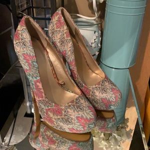 XXI Italian Bargello Fabric heels